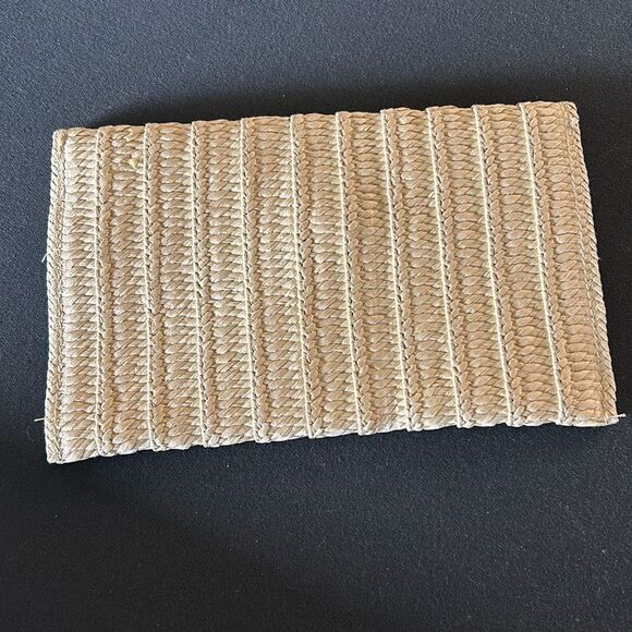 Vacation Vibes Straw Clutch - Picture 5 of 5